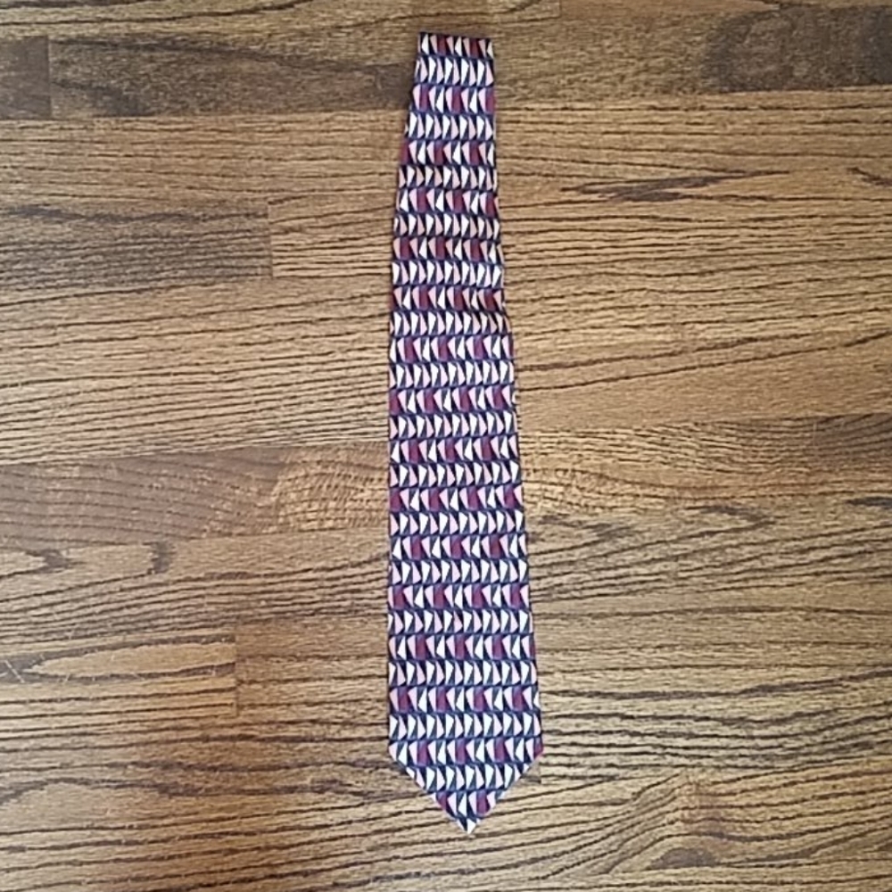 𝅺Valentino vintage designer's Italian red 100% silk men's necktie geometrical - Picture 5 of 10